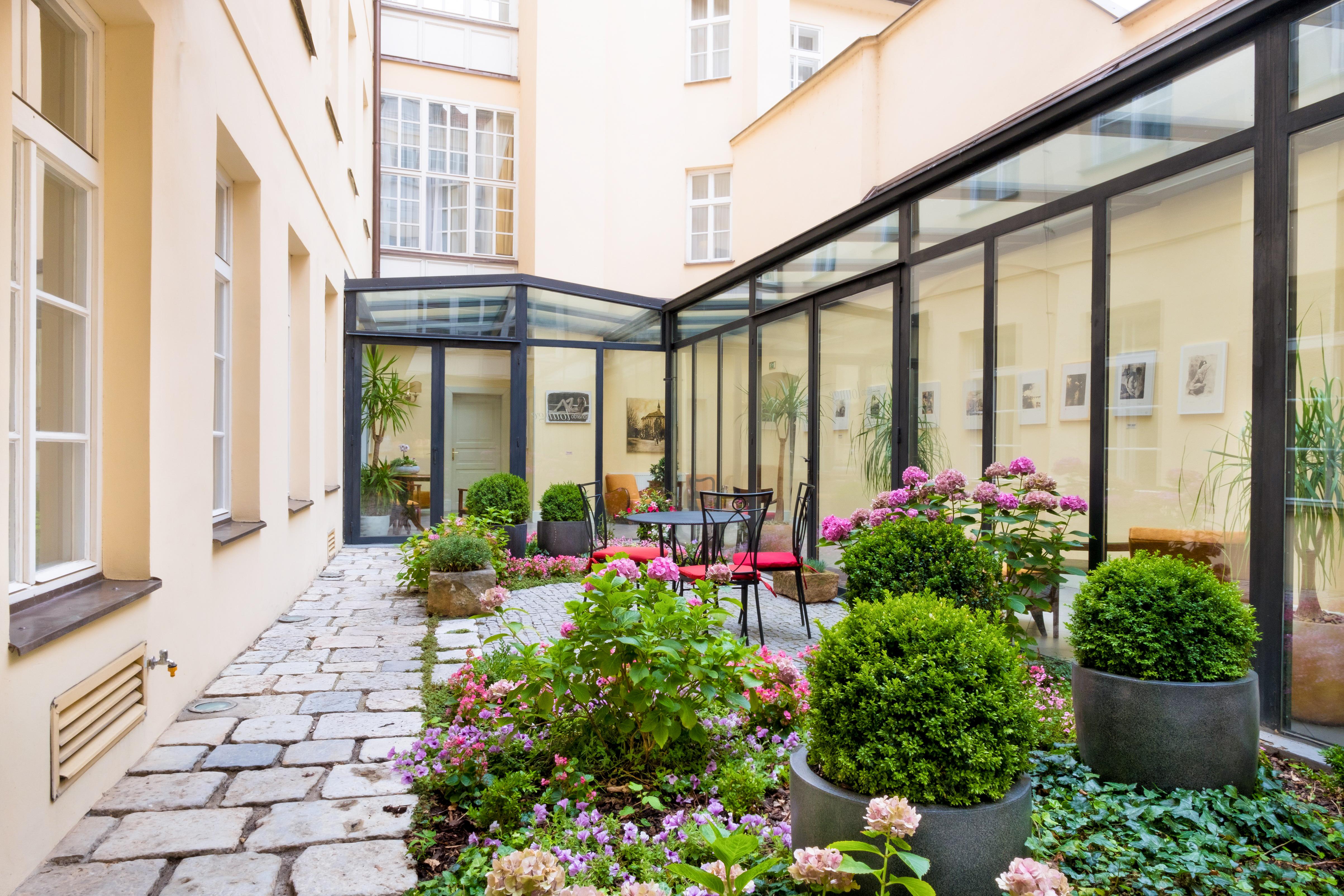 Hotel Bookquet Prague Exterior photo The courtyard of the museum