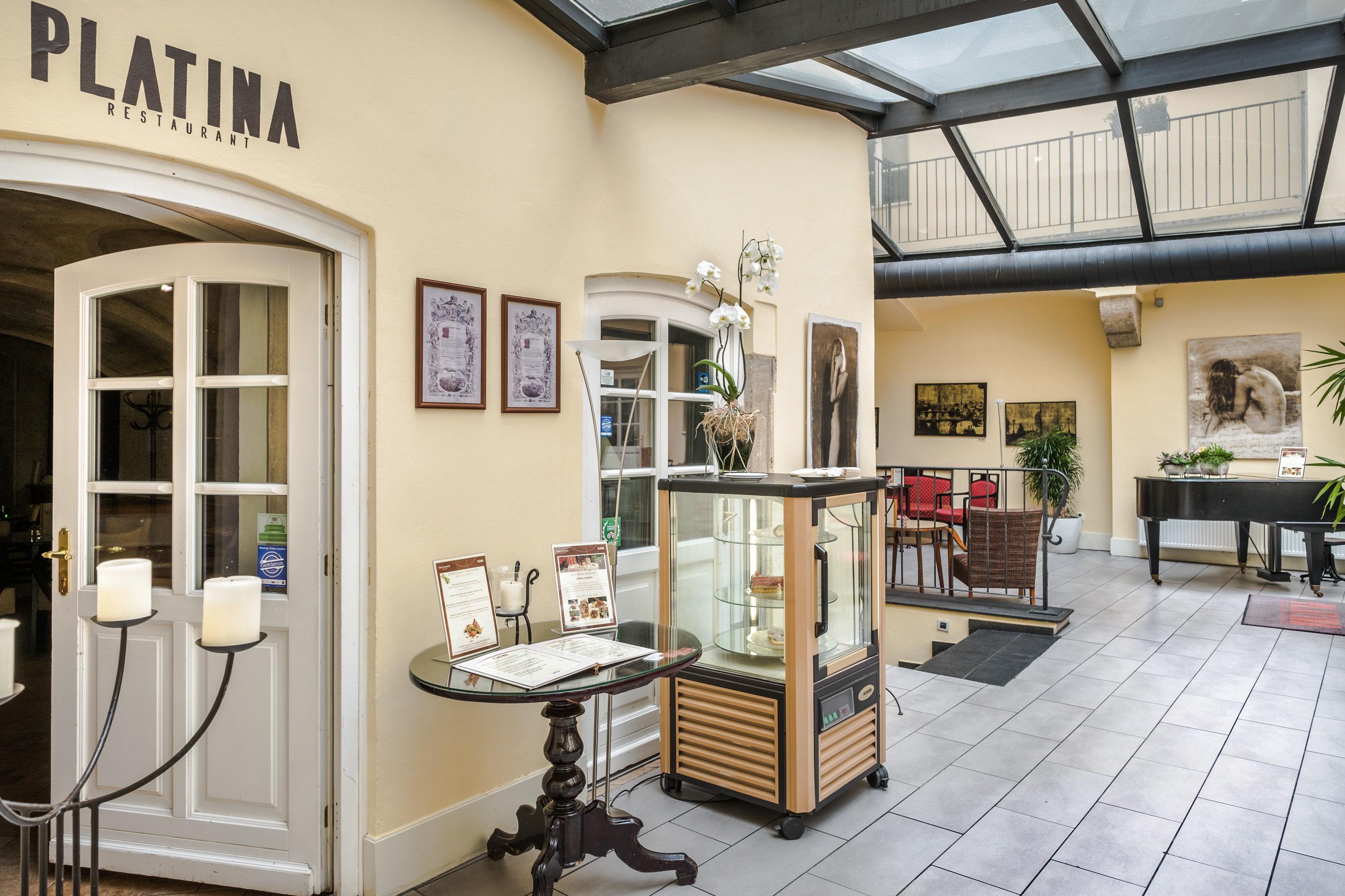 Hotel Bookquet Prague Exterior photo Latina