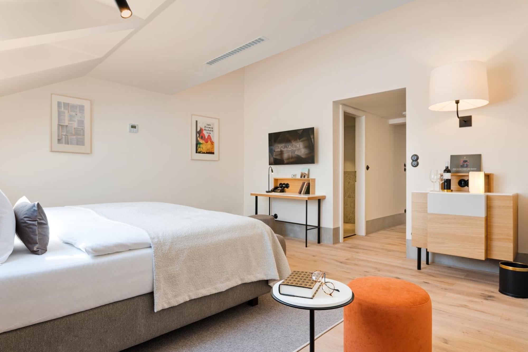 Hotel Bookquet Prague Exterior photo A room at the Hotel